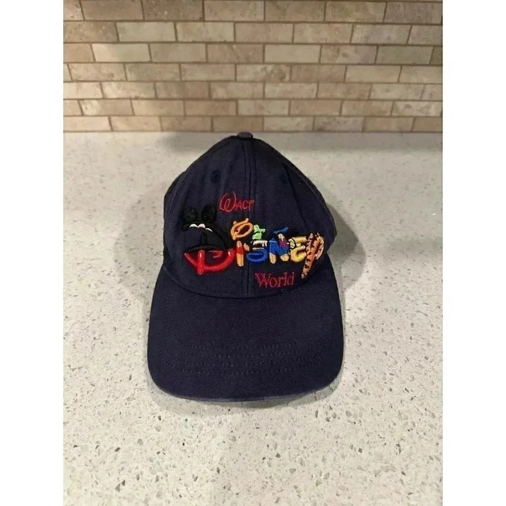 DISNEY WORLD 2001 baseball cap, logo is Winnie, Tigger ,Goofy, Pluto, Donald b2
